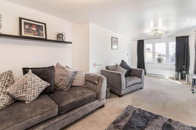 6 bed Detached for sale Image 9