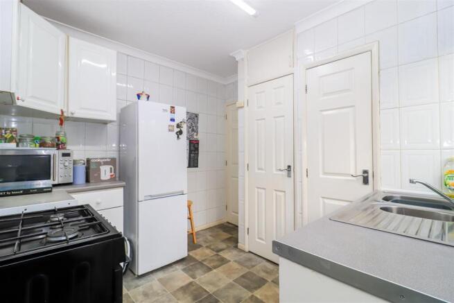 2 bed Apartment for sale Image 4
