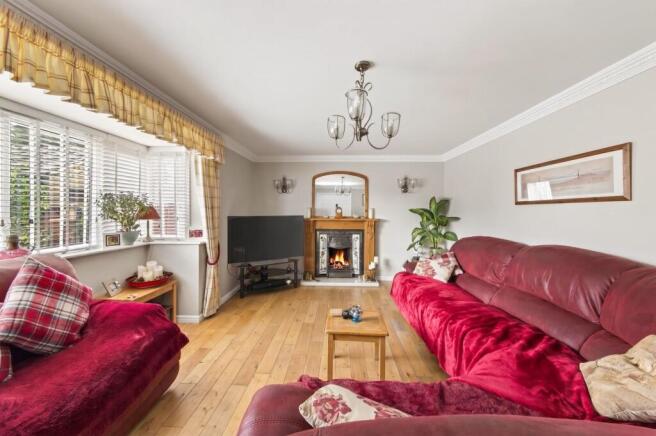 5 bed Detached for sale Image 7