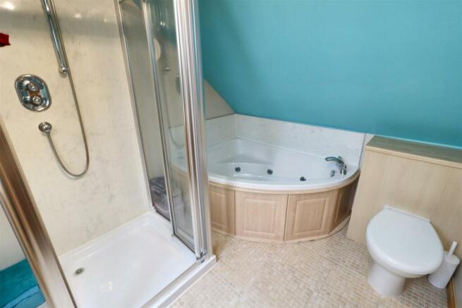 En Suite Bathroom