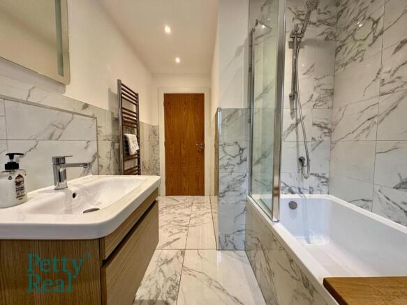3 bed Semi-Detached for sale Image 6