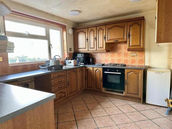 Kitchen 1.jpg