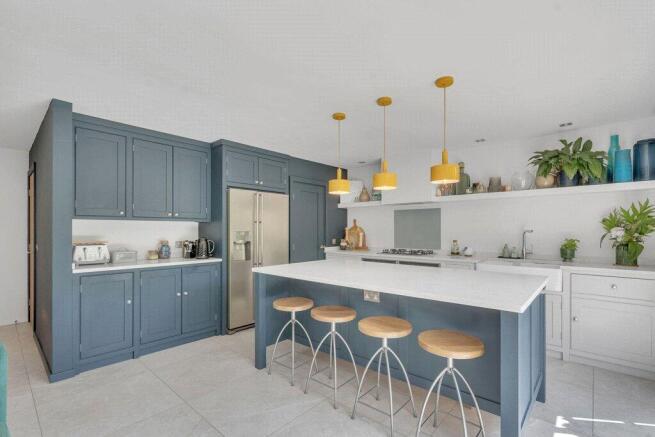5 bed Detached for sale Image 9
