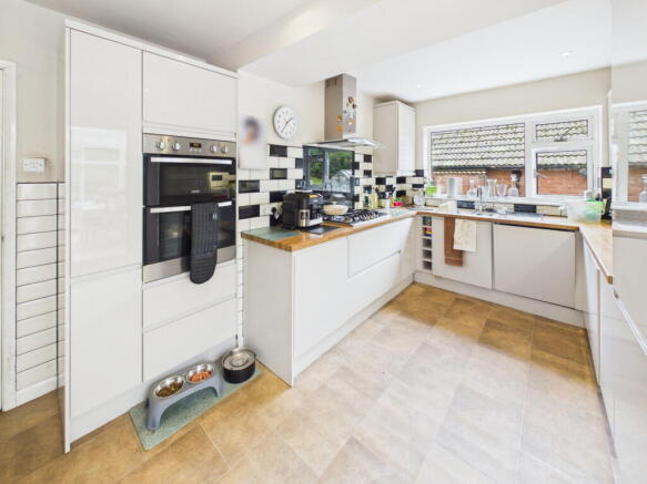 4 bed Detached Bungalow for sale Image 5