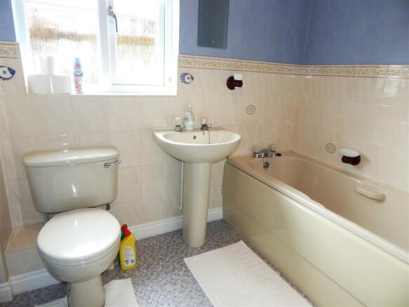 BATHROOM.JPG