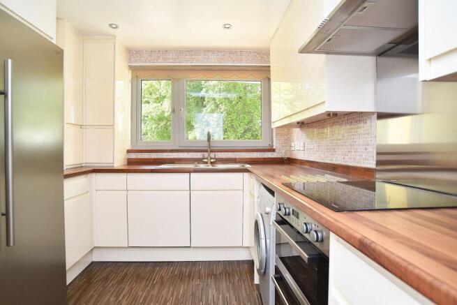 3 bed Flat for sale Image 4