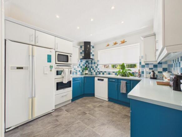 4 bed Detached for sale Image 5