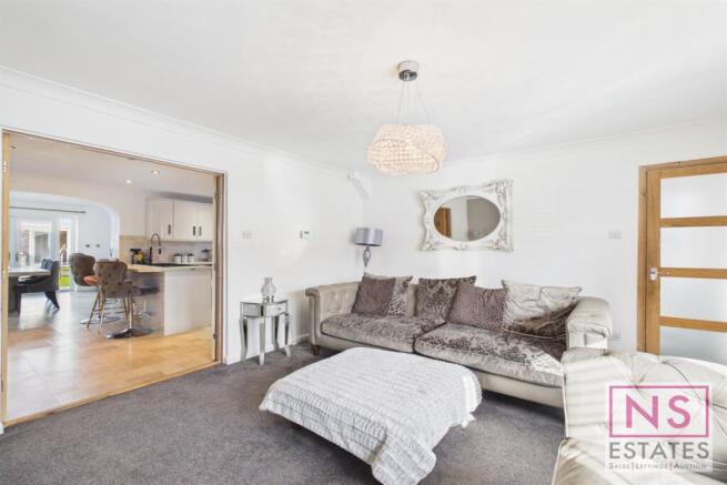 3 bed Semi-Detached for sale Image 6