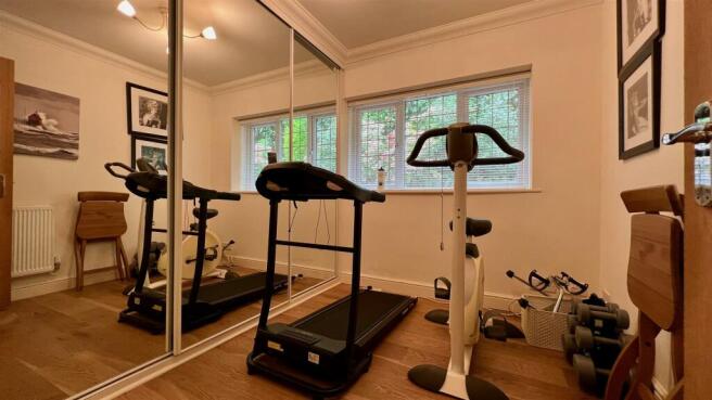 GYM/BED 5