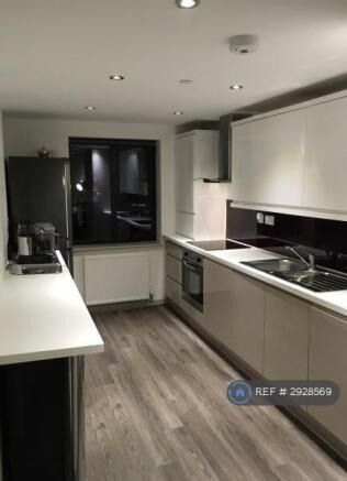 4 bed Terraced to rent Image 8