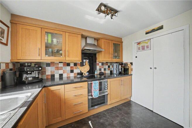 3 bed Apartment for sale Image 5