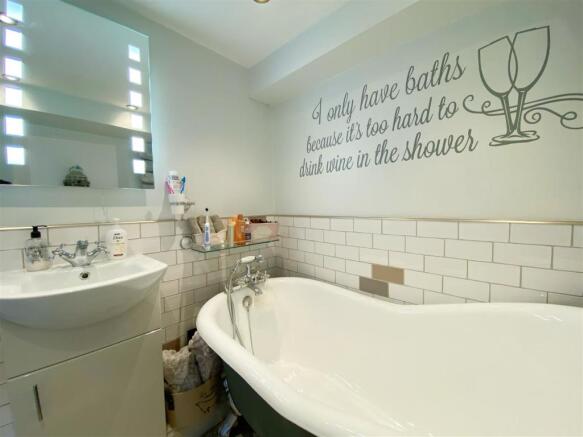 Ground Floor Bathroom pic 2.jpg