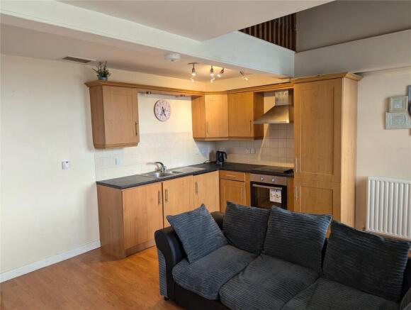2 bed Apartment to rent Image 4