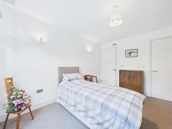 2 bed Apartment for sale Image 11