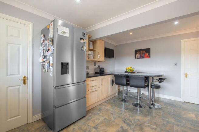 4 bed Detached for sale Image 11
