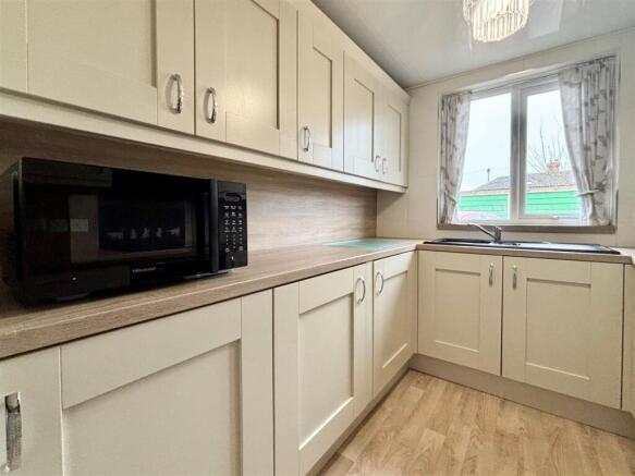2 bed Semi-Detached Bungalow for sale Image 5