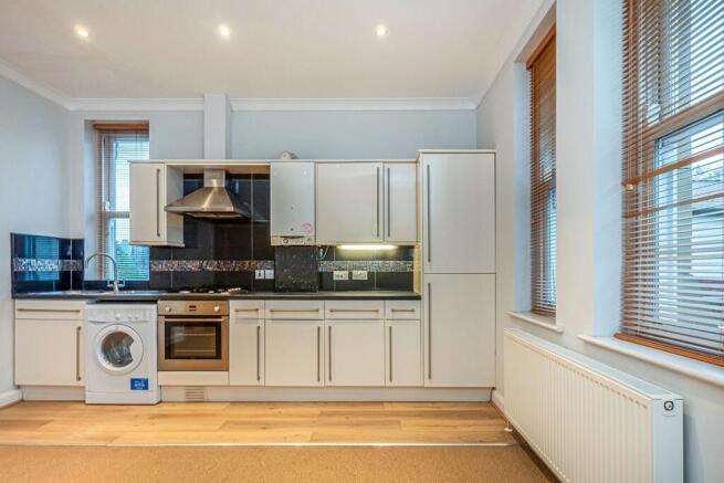 2 bed Apartment to rent Image 4