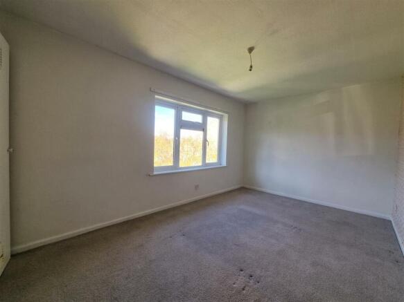 38 Churchill Close - Bedroom1.jpg