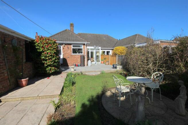 Filey Road, 16, garden new 5.JPG