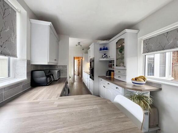 3 bed Semi-Detached for sale Image 6