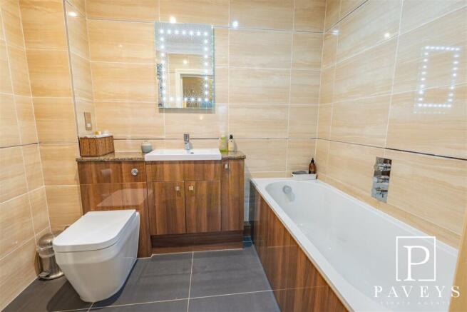 BATHROOM/CLOAKROOM