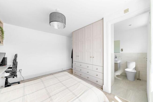 4 bed Detached for sale Image 12