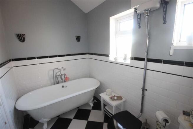 FAMILY BATHROOM