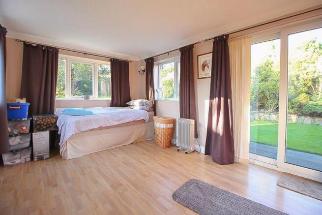 SITTING ROOM/B...