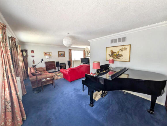4 bed Detached for sale Image 5