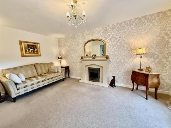 3 bed Semi-Detached for sale Image 4