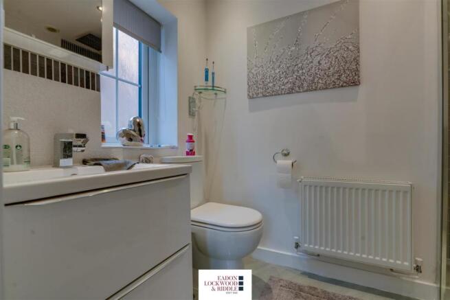 Ensuite 1.jpg