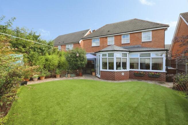 4 bed Detached for sale Image 11