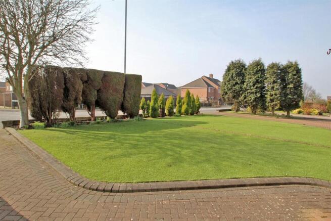 FRONT GARDEN