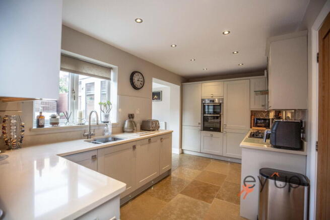 3 bed Semi-Detached for sale Image 5