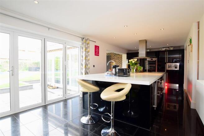Kitchen /Breakfast Area