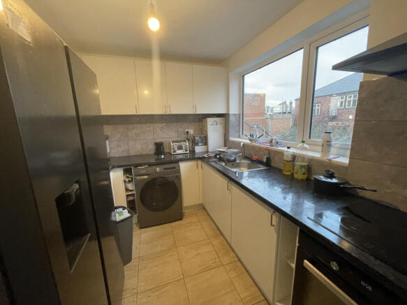 1 bed House Share to rent Image 4