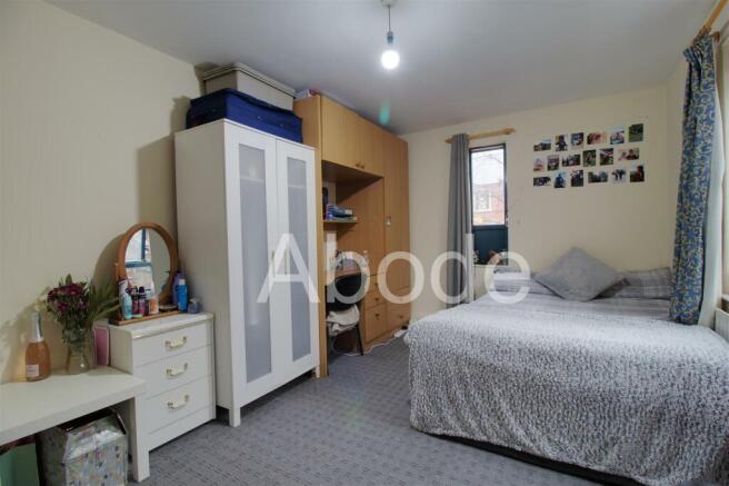 4 bed Flat to rent Image 7