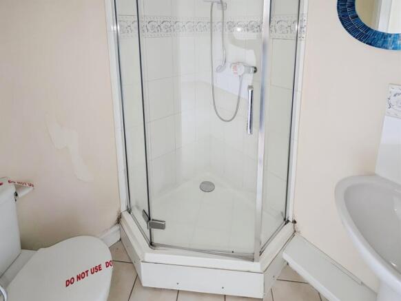 2 bed Apartment for sale Image 11