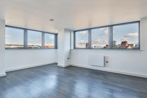 2 bed Apartment to rent Image 10