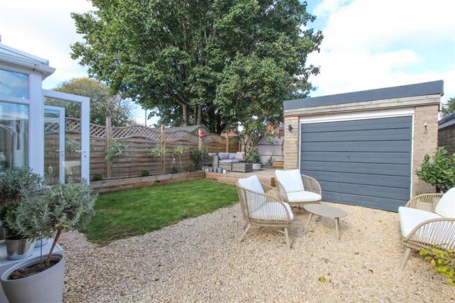 REAR GARDEN 2.jpg