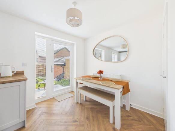 3 bed Semi-Detached for sale Image 6