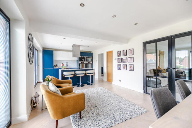 4 bed Detached for sale Image 5