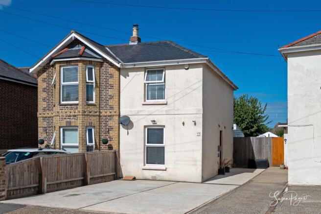 11 Victoria Crescent