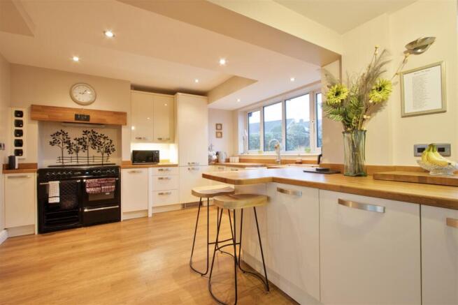 Kitchen/Family Room (1)