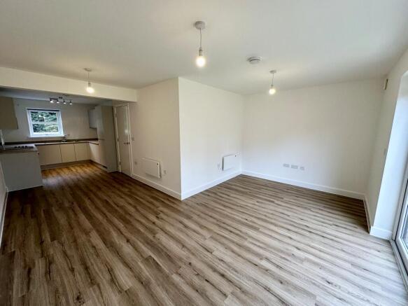 3 bed Semi-Detached to rent Image 4