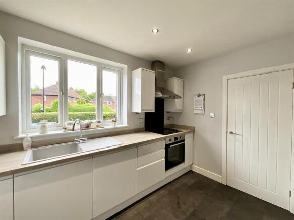 4 - kitchen.jpg
