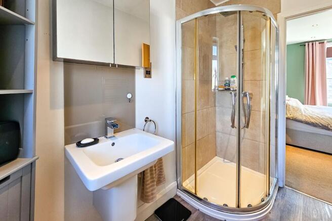 3 bed Terraced to rent Image 11