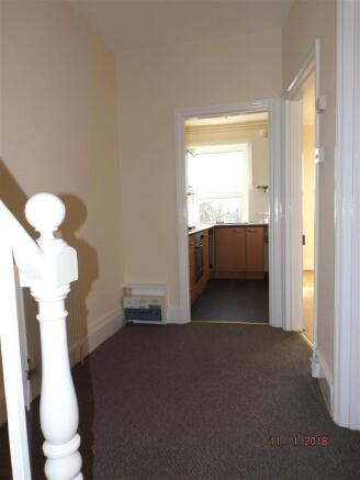 East Cliff Gardens 4 F3 Hall.JPG