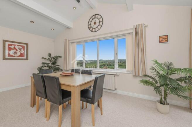 4 bed Detached for sale Image 10