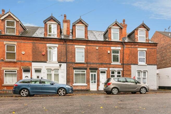 3-bed terraced on Meadow Lane, Nottingham, £120,000